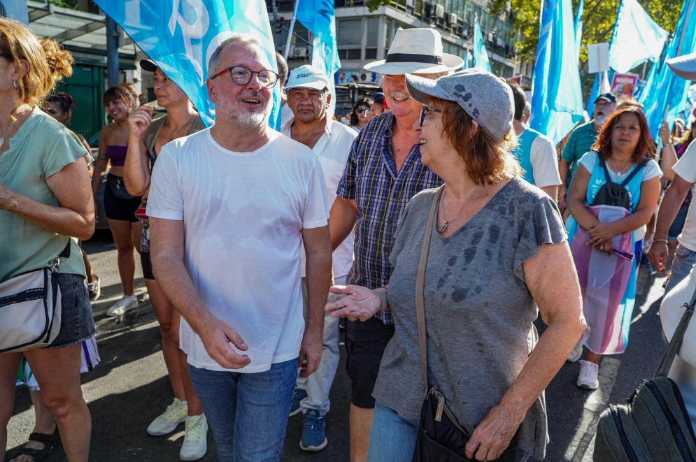 Marcha Federal del Orgullo Antifascista Antirracista LGBTIQNB+ :   @martin.Sabbatella: “La libertad que defiende Milei es la de odiar, agredir, perseguir y discriminar. La «Libertad Avanza», arrasando derechos, estigmatizando las diversidades, discriminando mujeres, y echando trabajadores…».