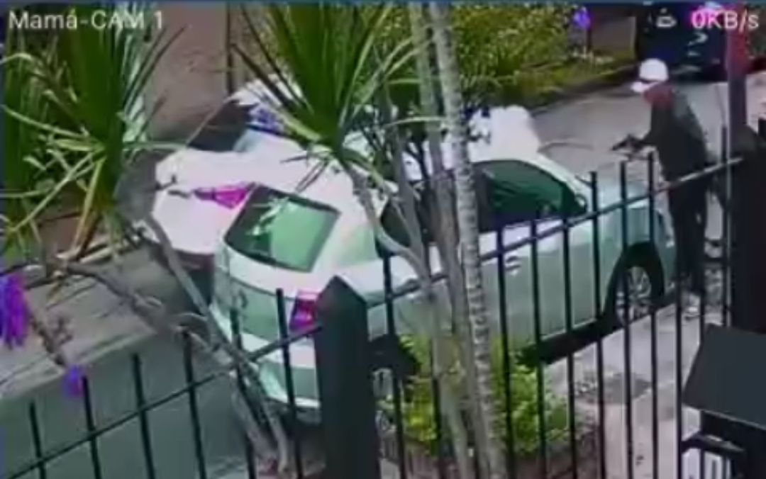 CASTELAR SUR: INSEGURIDAD: UNA VECINA FUE SORPRENDIDA POR DELINCUENTES PARA ROBARLE EL AUTO