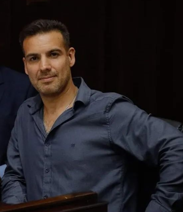 MORÓN: HCD: «POR UNA OPOSICIÓN UNIDA Y QUE AVANZA» EL CONCEJAL LIBERTARIO EZEQUIEL TOZZI PRESENTÓ EL NUEVO BLOQUE » FUERZA LA LIBERTAD AVANZA»