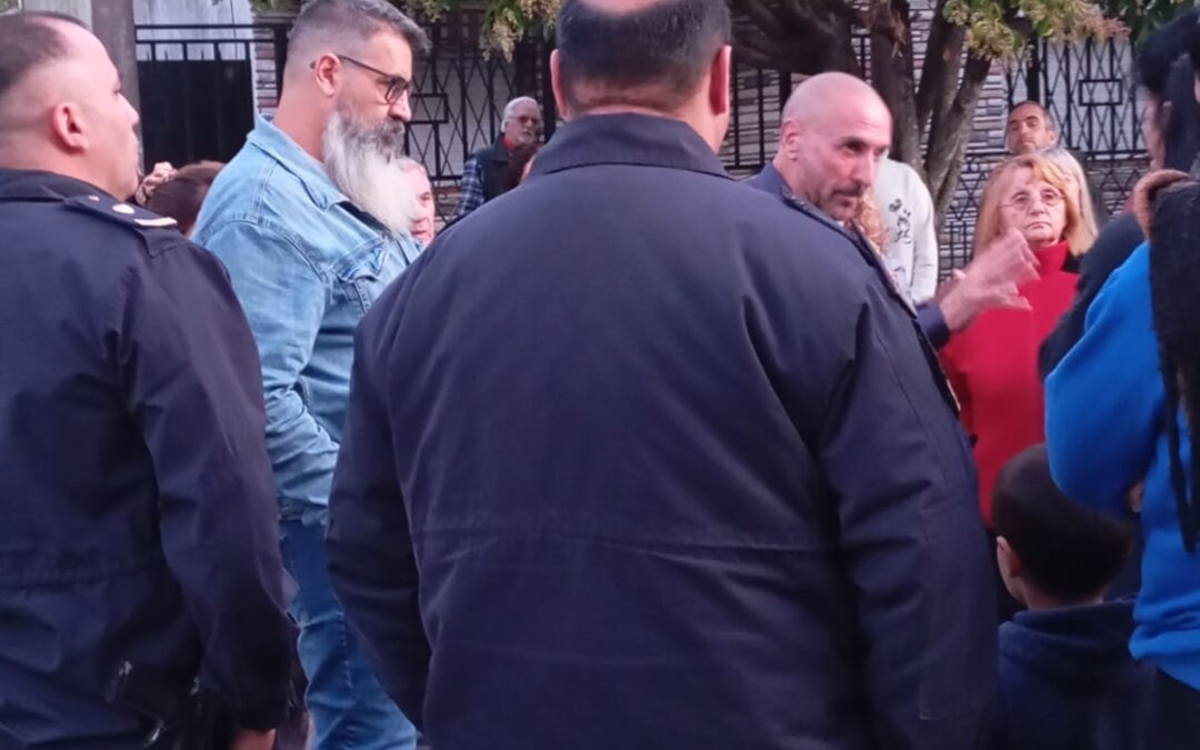 EL PALOMAR: SEGURIDAD: NUEVAMENTE VECINOS Y VECINAS MARCHARON PIDIENDO MAYORES MEDIDAS DE SEGURIDAD