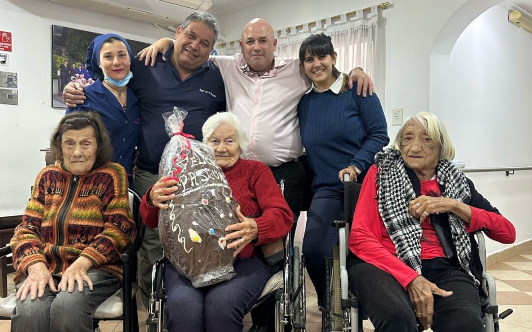CASTELAR: LAS PASCUAS Y LA EMOTIVA CELEBRACIÓN DEL HOGAR DE ABUELOS Y ABUELAS DR. OVANDO Y LA PARROQUIA NUESTRA SEÑORA DEL ROSARIO DE POMPEYA