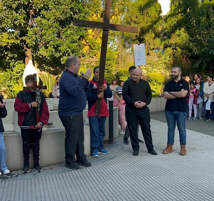 CASTELAR: LAS PASCUAS Y LA EMOTIVA CELEBRACIÓN DEL HOGAR DE ABUELOS Y ABUELAS DR. OVANDO Y LA PARROQUIA NUESTRA SEÑORA DEL ROSARIO DE POMPEYA