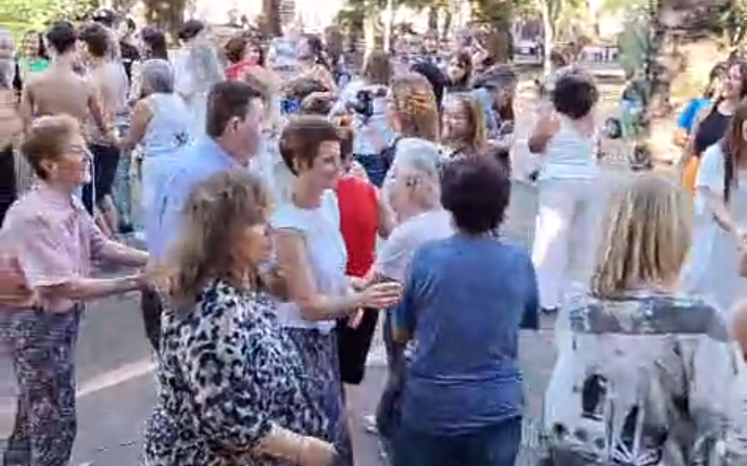 HAEDO: CON UNA GRAN FIESTA EN LA PLAZA SAN MARTÍN, LA ESCUELA DE BIODANZA OESTE CELEBRÓ SUS 10 AÑOS