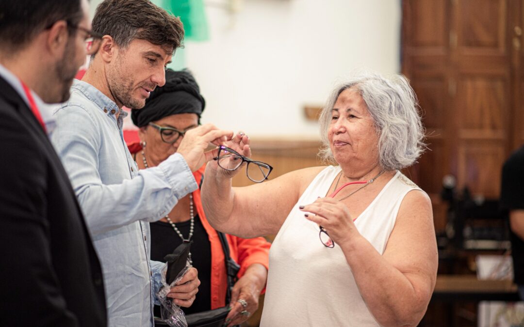 MORÓN SUR: SE ENTREGARON ANTEOJOS GRATUITOS A JUBILADOS Y PENSIONADOS DEL CENTRO SAN JOSÉ