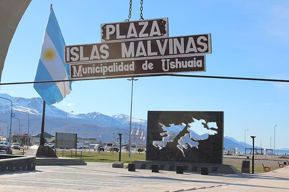 MORÓN: EMOTIVO ACTO POR EL DIA DEL VETERANO Y DE LOS CAÍDOS EN LA GUERRA DE MALVINAS