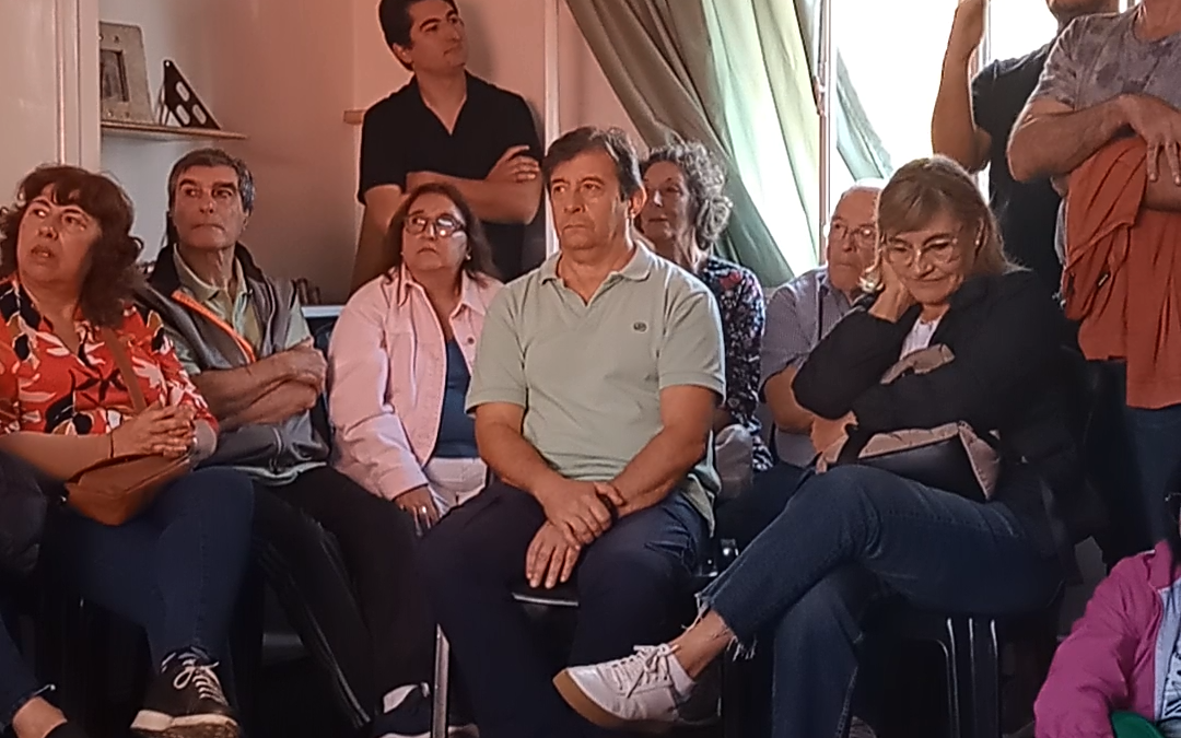 CASTELAR: REUNIÓN CONJUNTA ENTRE VECINOS Y FUNCIONARIOS: BUSCAN DAR INTERVENCIÓN INMEDIATA A DISTINTAS PROBLEMÁTICAS DE LA CIUDAD