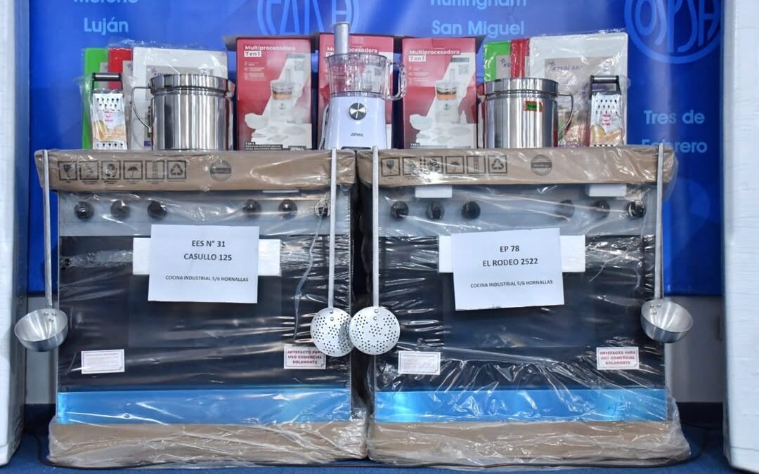 MORÓN: EL MUNICIPIO ENTREGÓ EQUIPAMIENTO A ESCUELAS