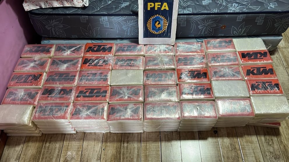 GOLPE AL NARCOTRÁFICO: DECOMISAN 260 KILOS DE COCAÍNA EN OCHO ALLANAMIENTOS QUE INVOLUCRAN ITUZAINGÓ, MORENO Y CABA