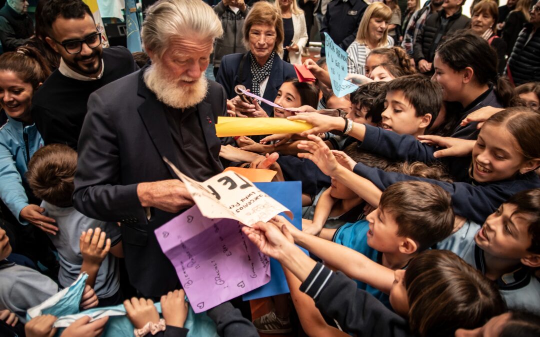“EL ALBAÑIL DE DIOS” EMOCIONÓ A LA COMUNIDAD DEL COLEGIO EMAÚS CON SU TESTIMONIO DE AMOR Y SERVICIO