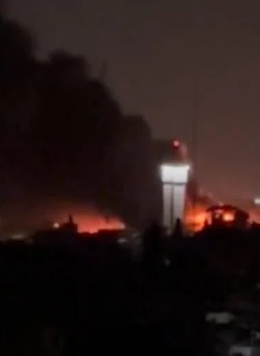 PARQUE INDUSTRIAL DE HAEDO: FEROZ INCENDIO EN UNA FÁBRICA DE POLIURETANO