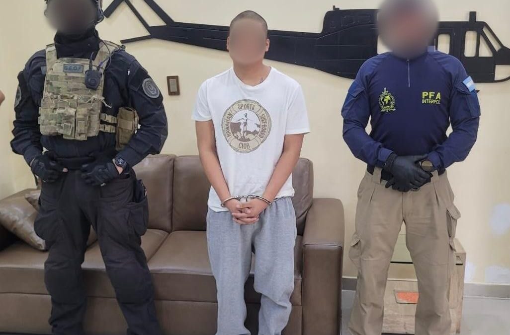 TRIPLE FEMICIDIO DE FLORENCIO VARELA: LA POLICÍA FEDERAL ARGENTINA EXTRADITÓ A “PEQUEÑO J” Y HOY SERÁ INDAGADO POR EL JUEZ FEDERAL DE MORÓN JORGE RODRIGUEZ